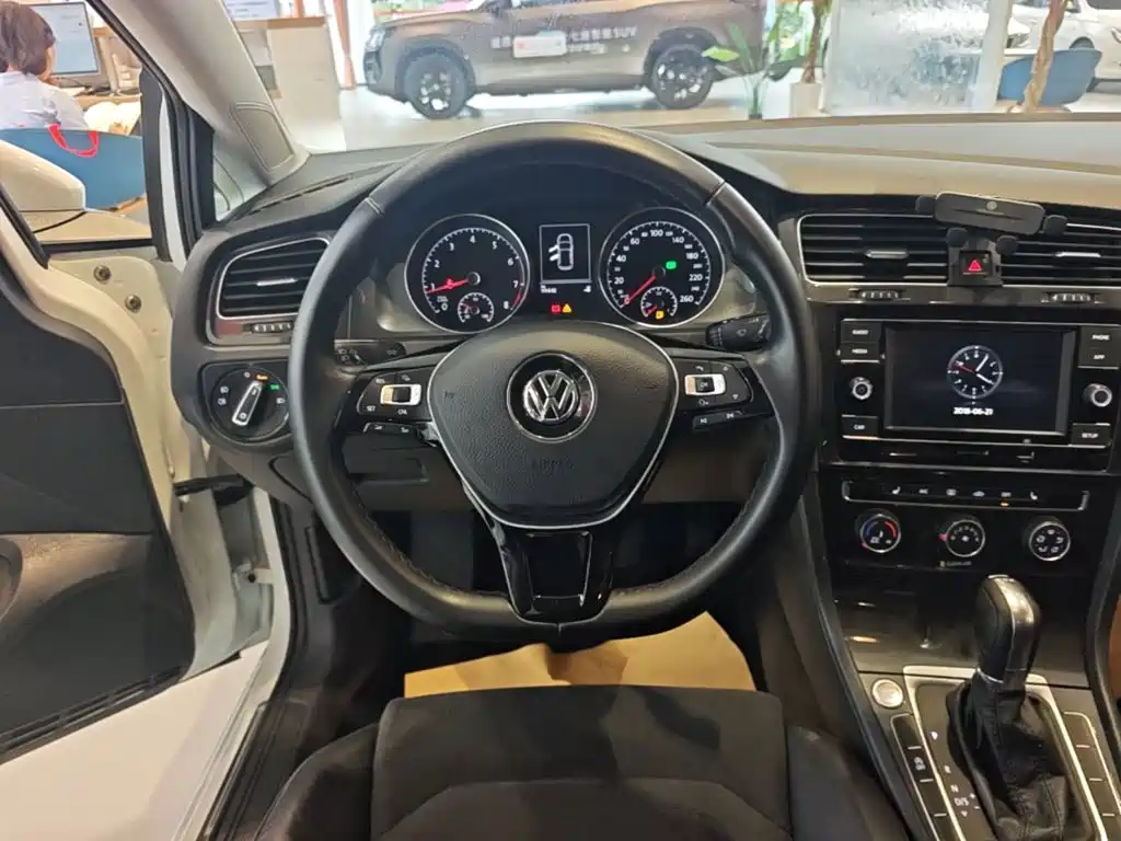 Volkswagen Golf 2018 — фото 11