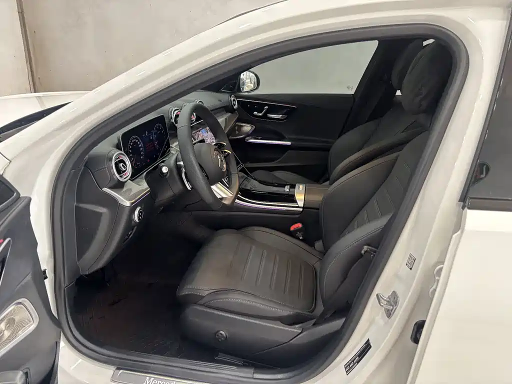 Mercedes-Benz C-Class 2025 — фото 15