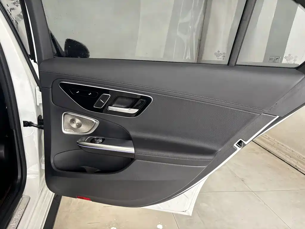 Mercedes-Benz C-Class 2025 — фото 24
