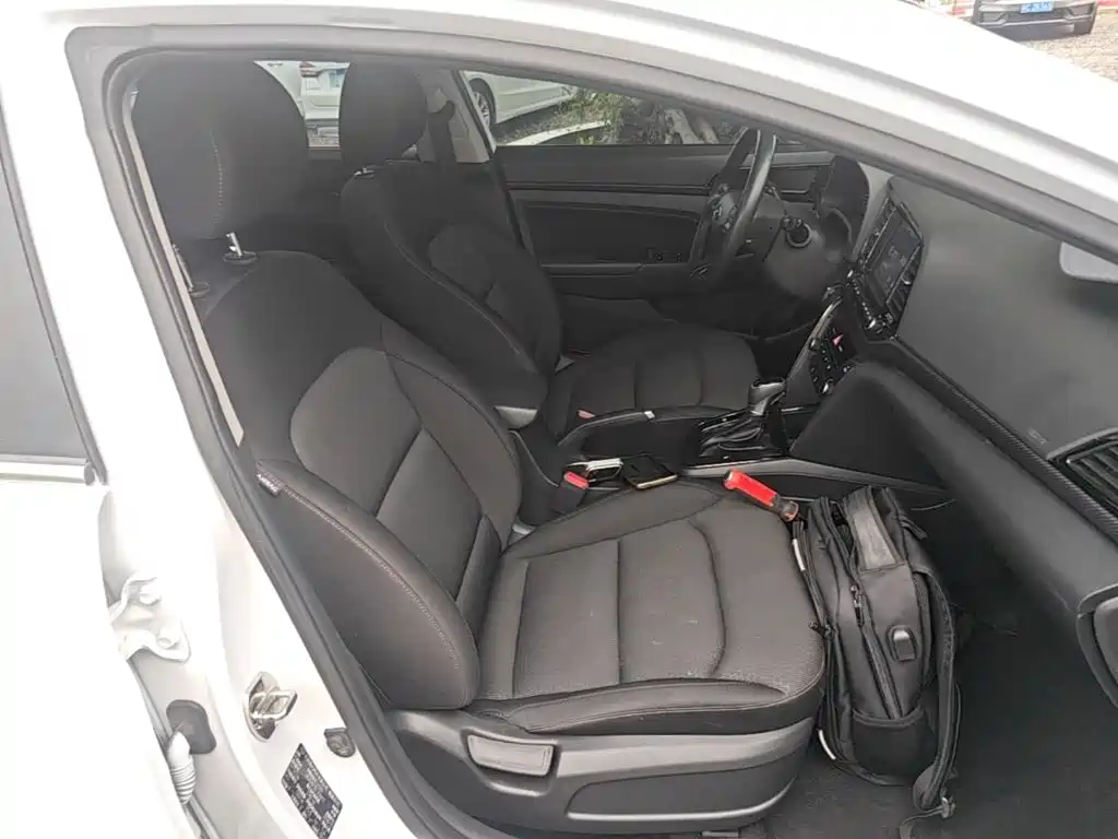 Hyundai Elantra 2019 — фото 25