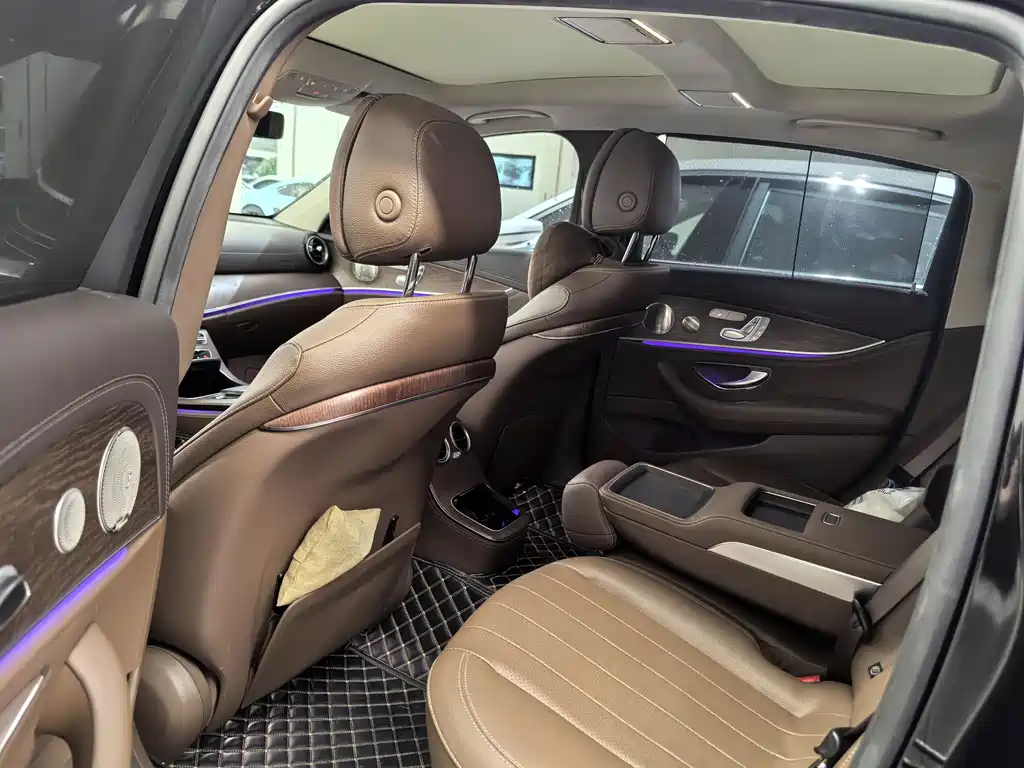 Mercedes-Benz E-Class 2022 — фото 10