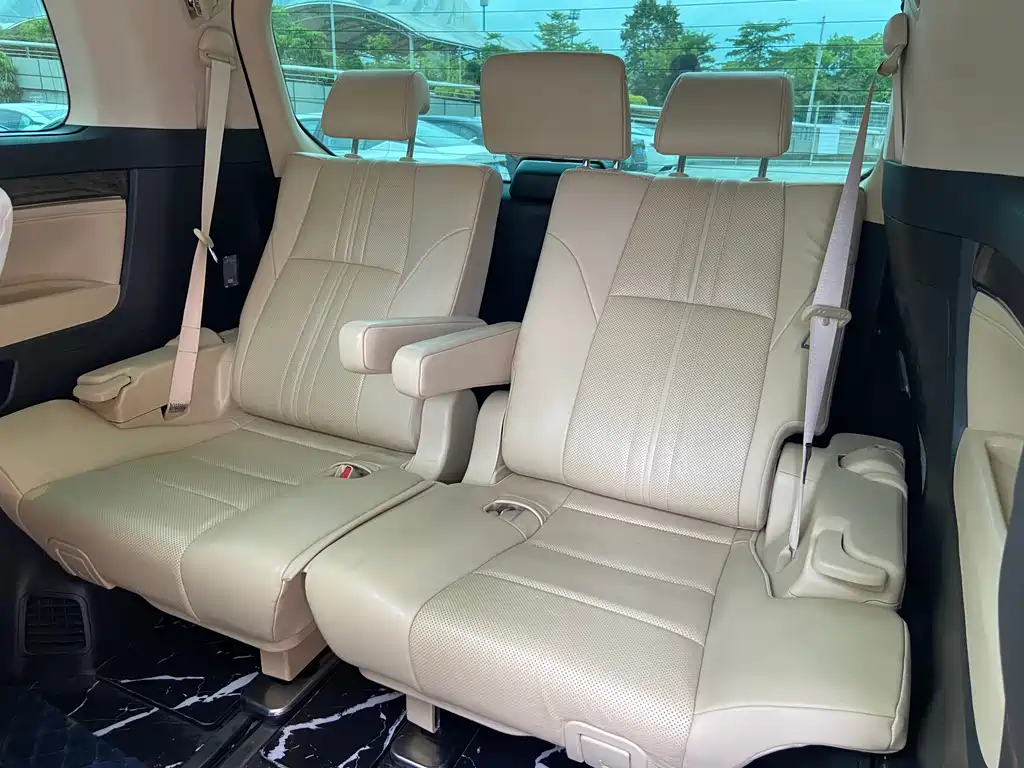 Toyota Alphard 2022 — фото 10