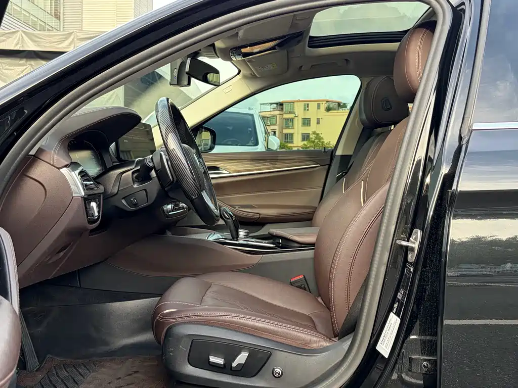 BMW 5 Series 2021 — фото 12