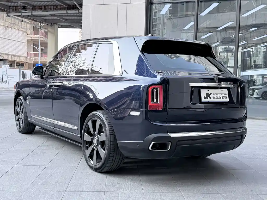 Rolls-Royce Cullinan 2021 — фото 16
