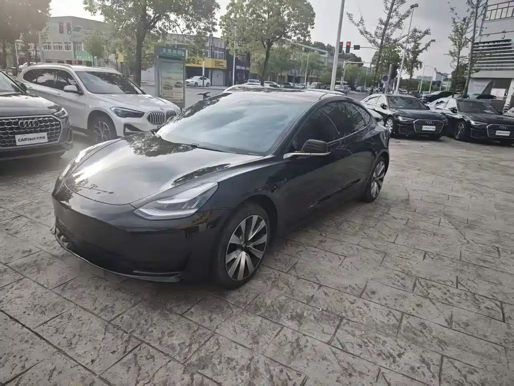 Tesla Model 3 2020