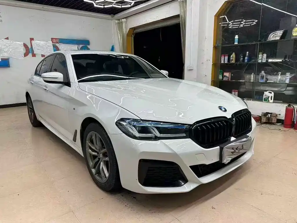BMW 5 Series 2018 — фото 2
