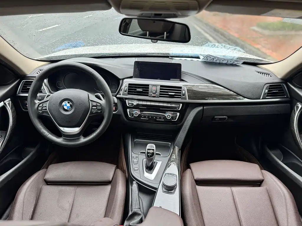 BMW 3 Series 2018 — фото 4