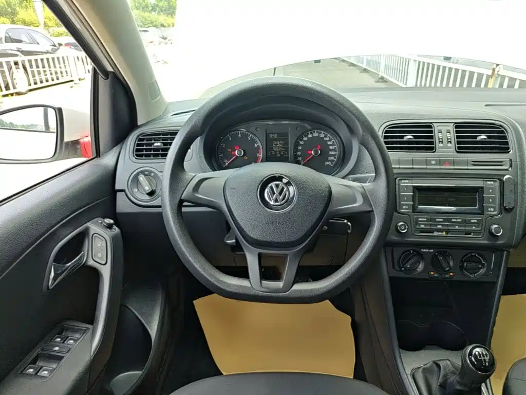 Volkswagen Polo 2016 — фото 11
