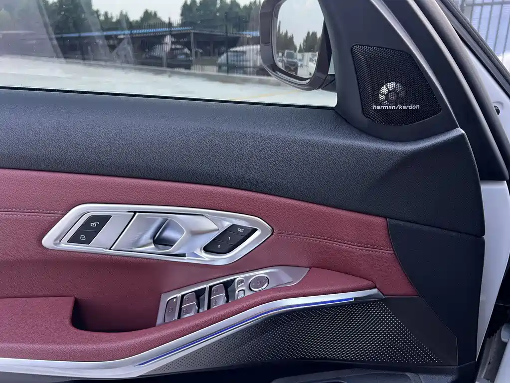 BMW 3 Series 2023 — фото 19