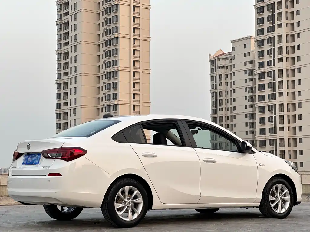 Buick Excelle 2018 — фото 4