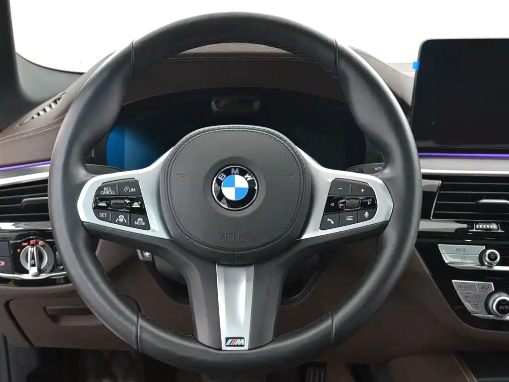 BMW 5 Series 2022 — фото 11