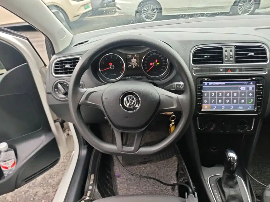 Volkswagen Polo 2016 — фото 11
