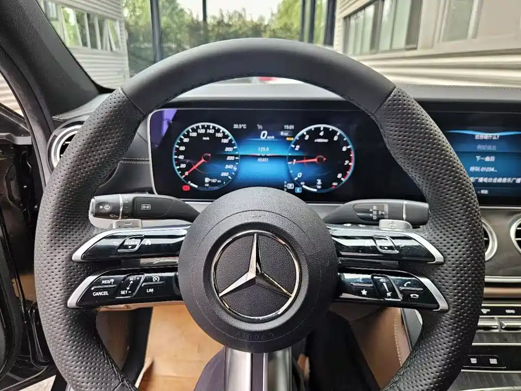 Mercedes-Benz E-Class 2023 — фото 11