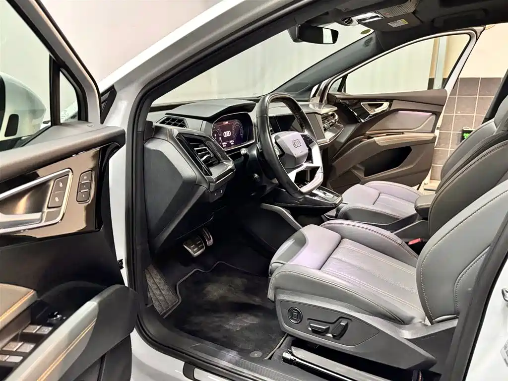 Audi Q4 e-tron 2024 — фото 11