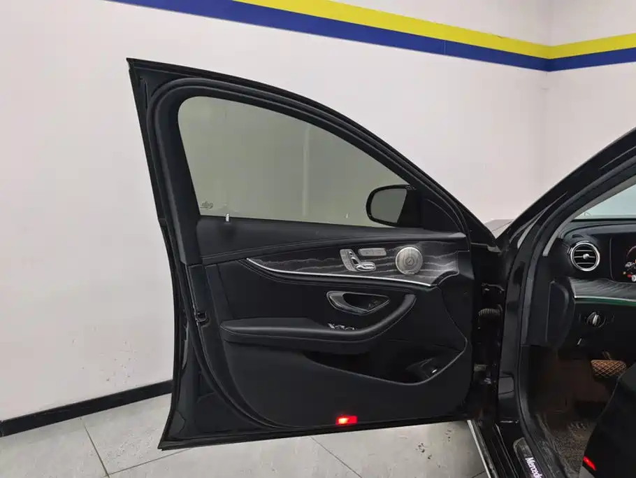 Mercedes-Benz E-Class 2023