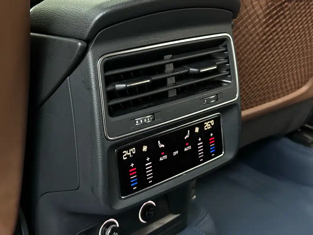 Audi Q7 2020 — фото 16