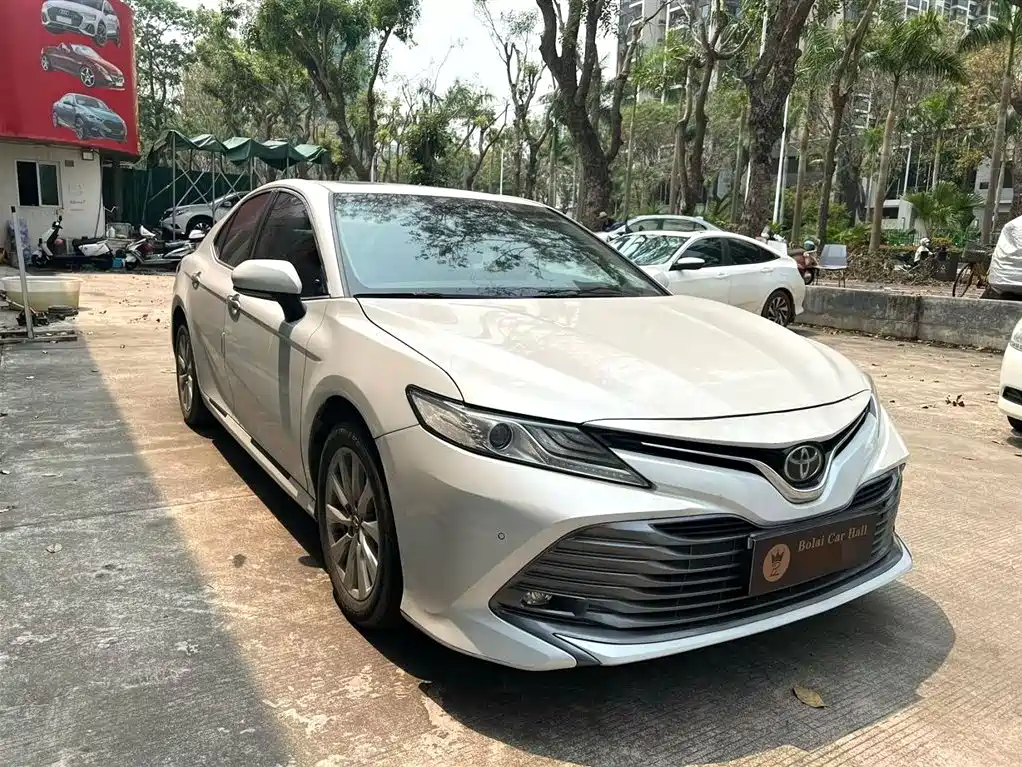 Toyota Camry 2019 — фото 2