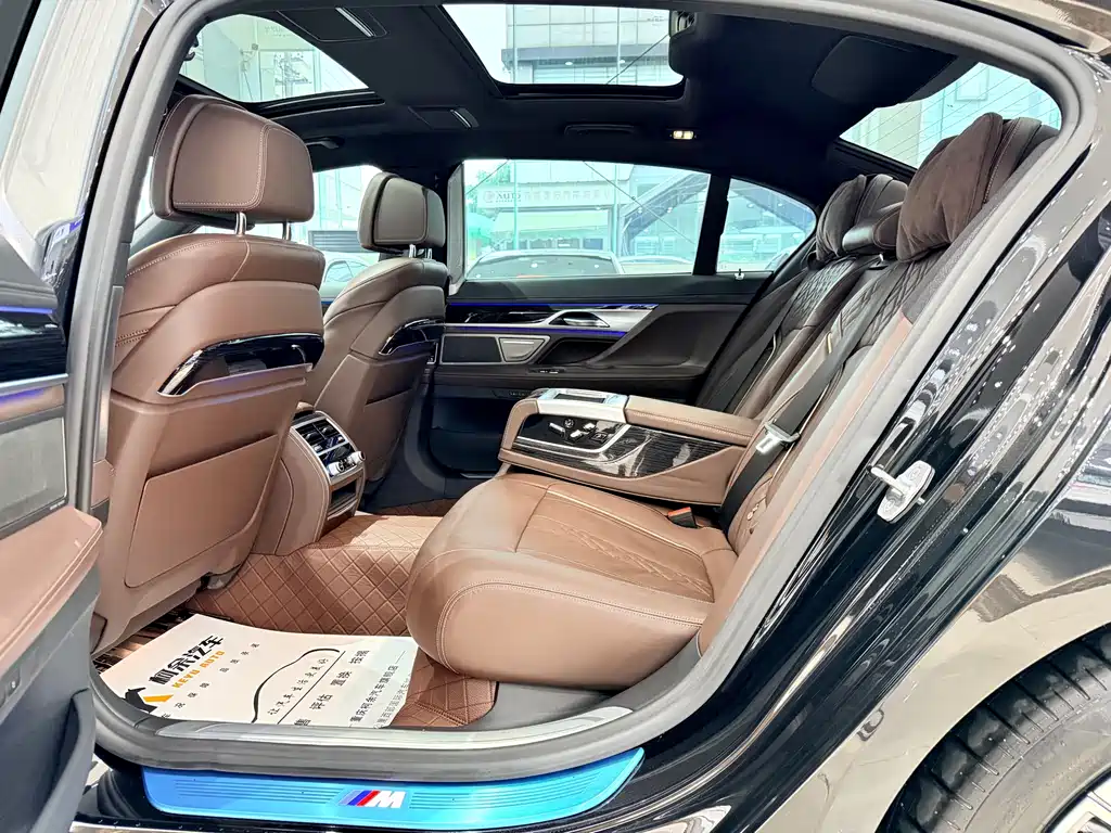 BMW 7 Series 2019 — фото 13