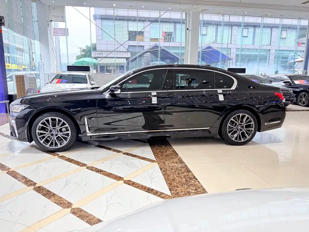 BMW 7 Series 2019 — фото 22
