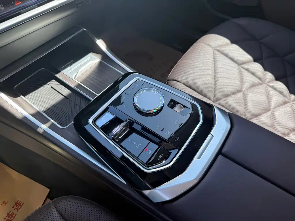BMW 7 Series 2024 — фото 18