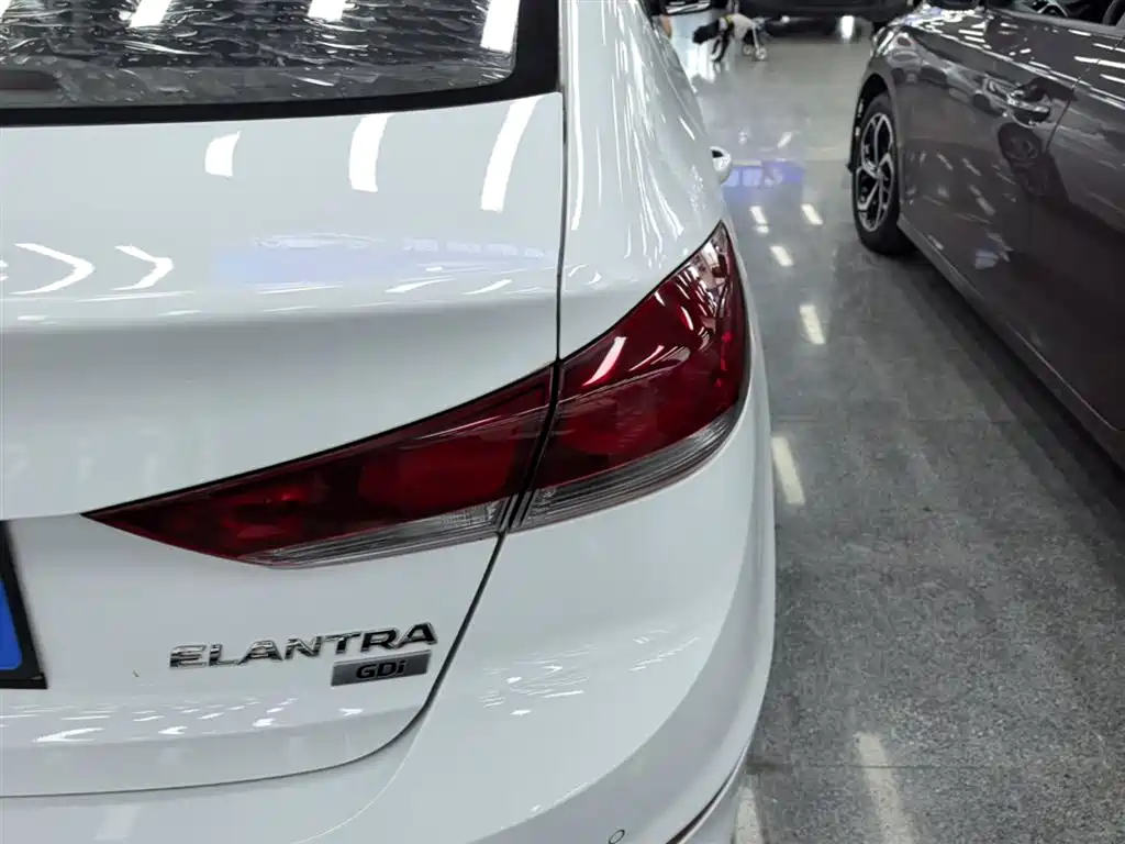 Hyundai Elantra 2016 — фото 8