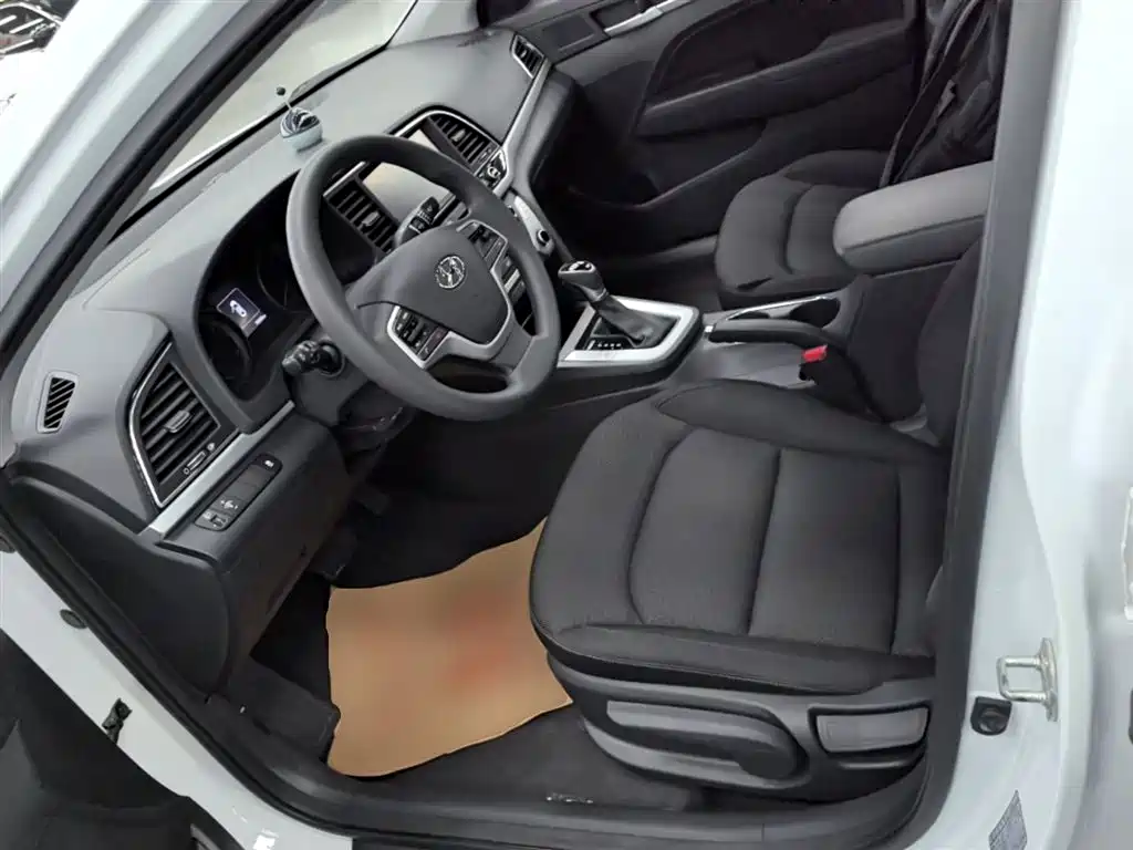 Hyundai Elantra 2016 — фото 15
