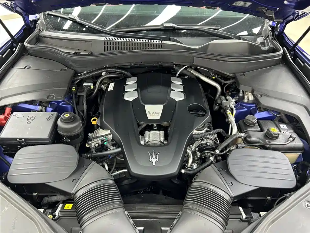 Maserati Levante 2018 — фото 19