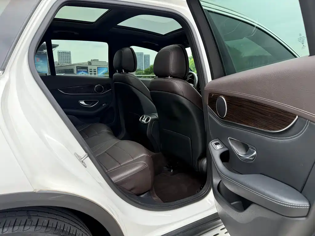 Mercedes-Benz GLC 2017 — фото 16