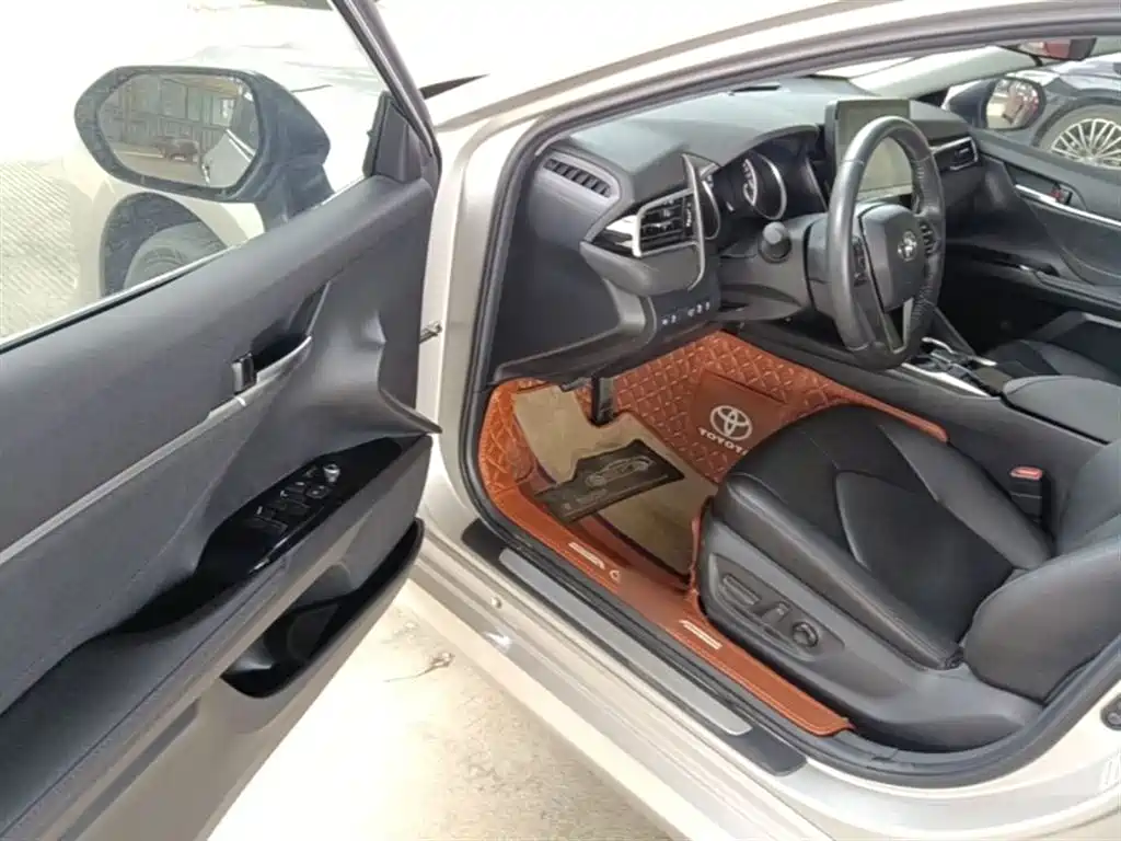 Toyota Camry 2022 — фото 15