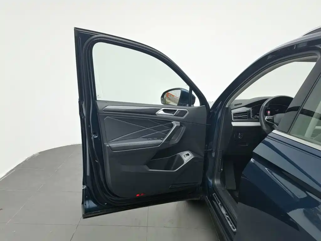 Volkswagen Tiguan L 2022 — фото 8