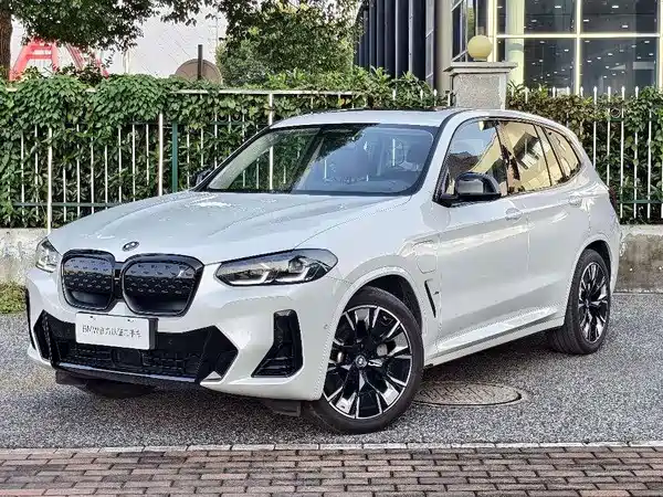 BMW iX3 2024