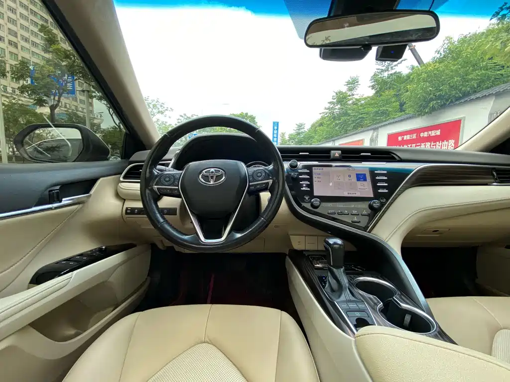 Toyota Camry 2019 — фото 4