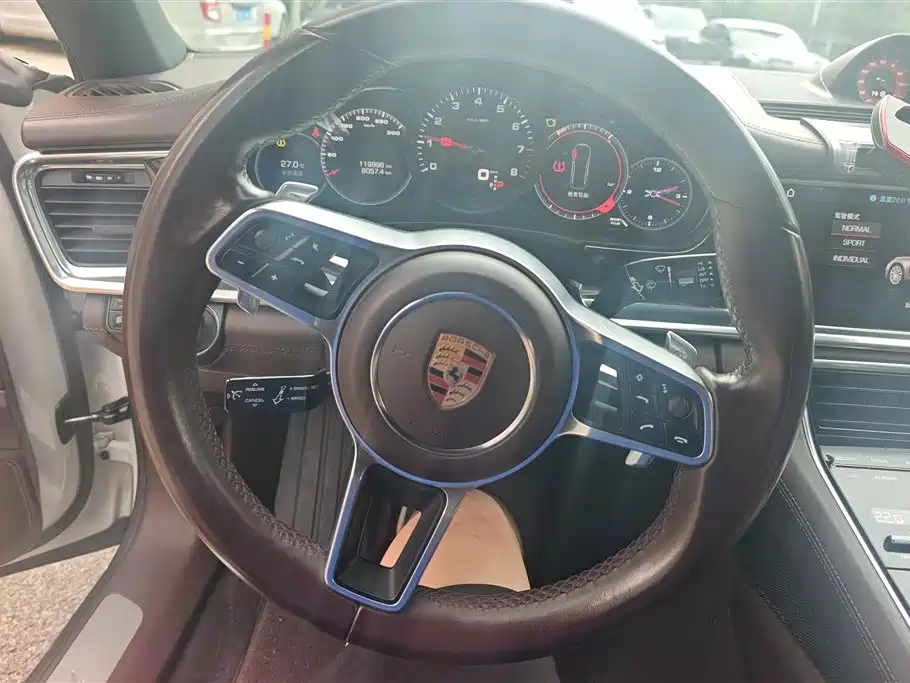 Porsche Panamera 2018 — фото 15
