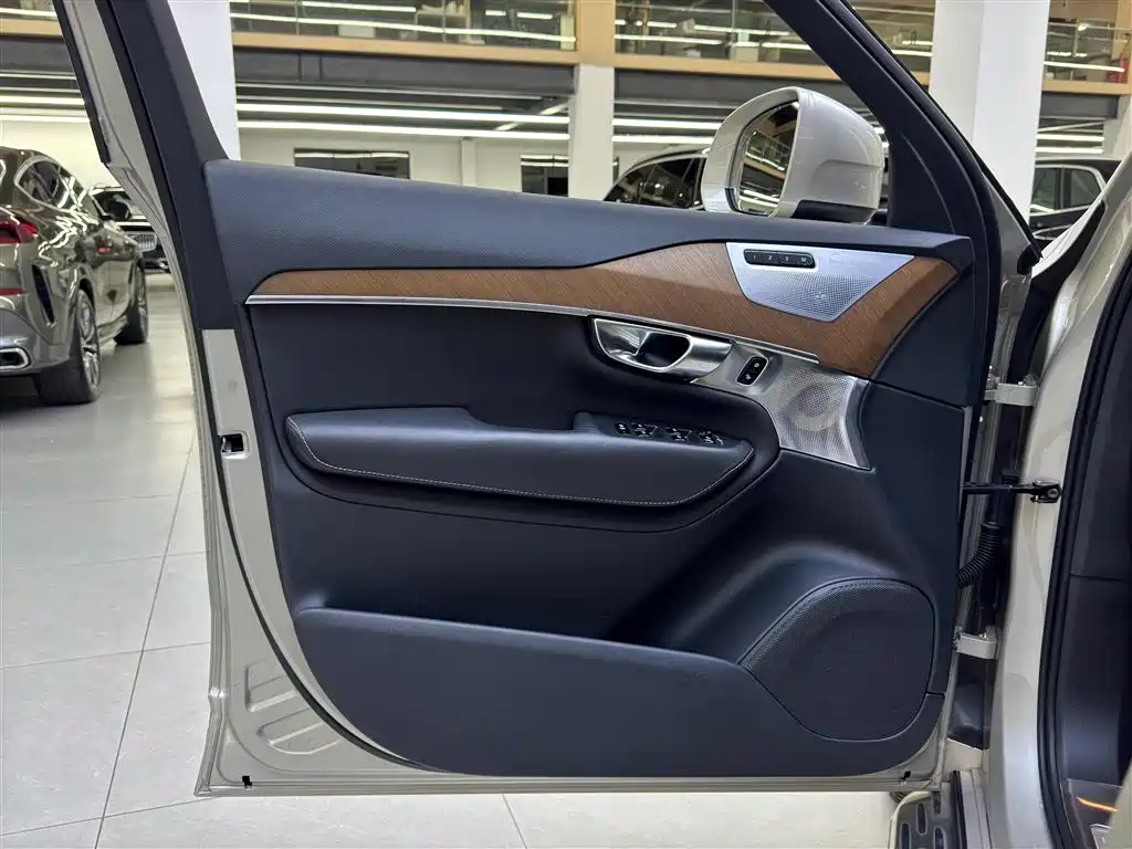 Volvo XC90 2016 — фото 14