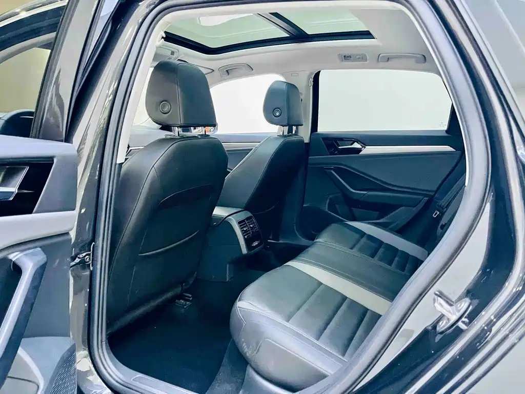 Volkswagen Sagitar 2022