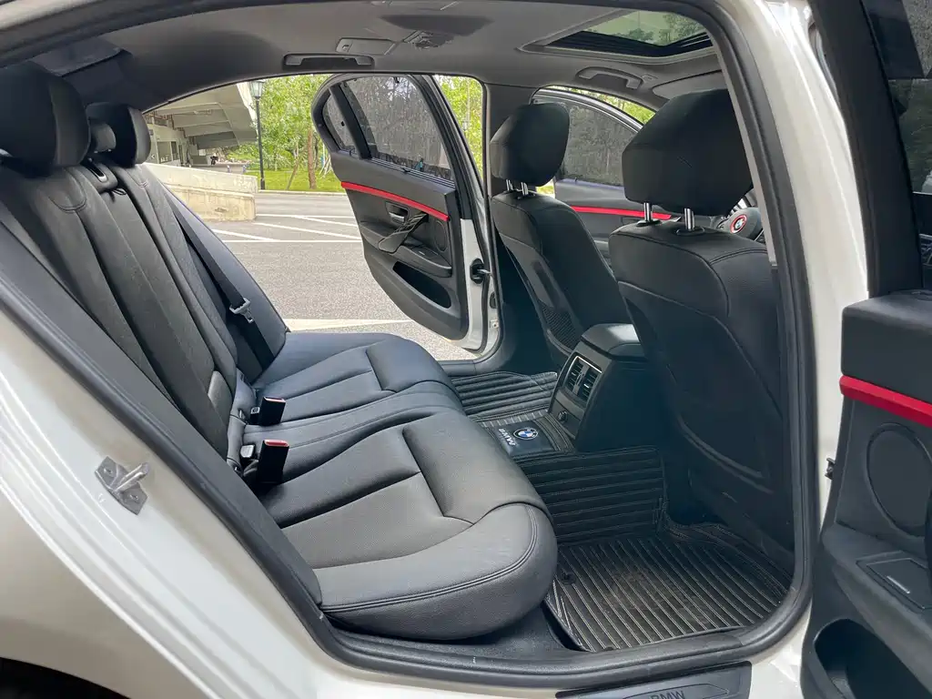 BMW 3 Series 2017 — фото 13