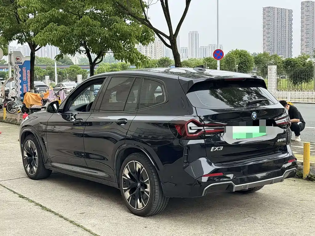 BMW iX3 2023 — фото 16
