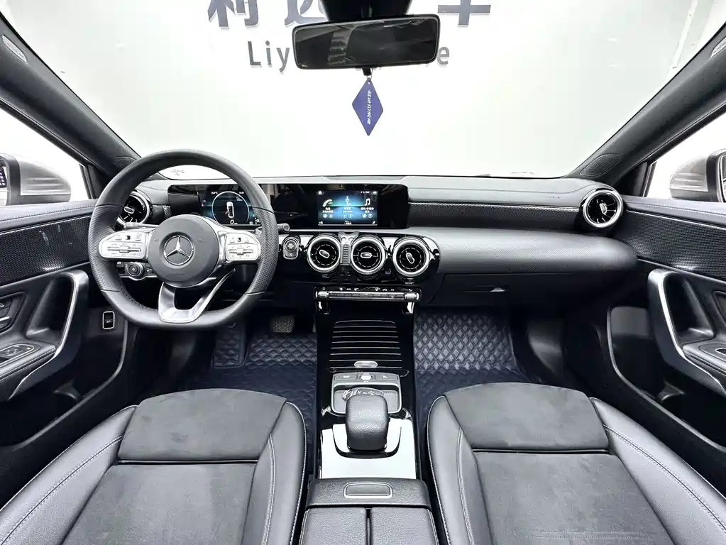 Mercedes-Benz A-Class 2019 — фото 9