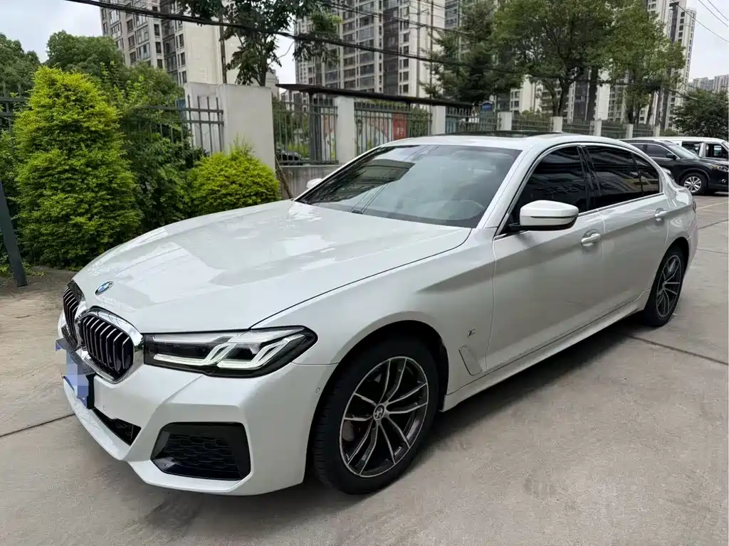 BMW 5 Series 2023 — фото 1