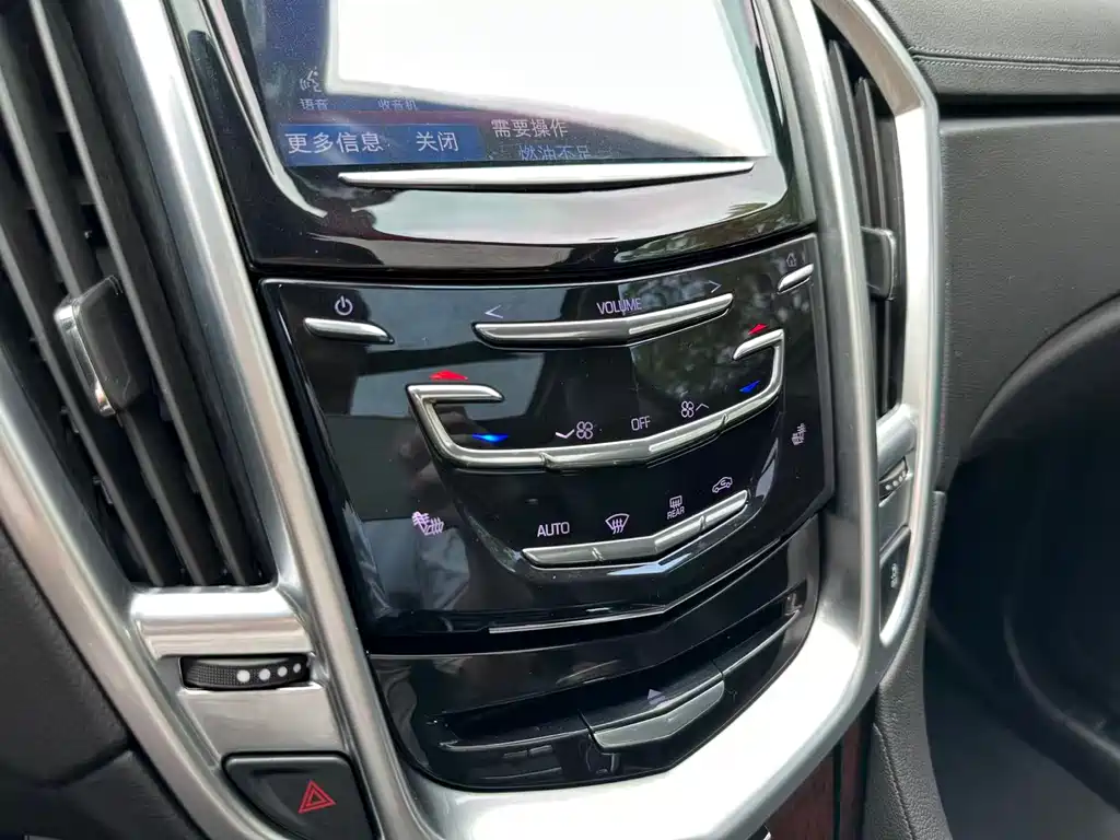 Cadillac SRX 2016 — фото 13