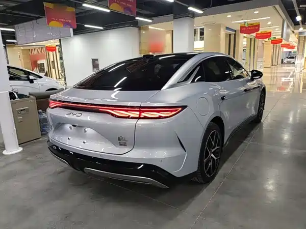 BYD Han L 2025