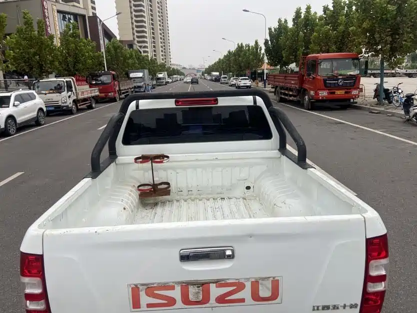 Isuzu RE-MAX 2023 — фото 8