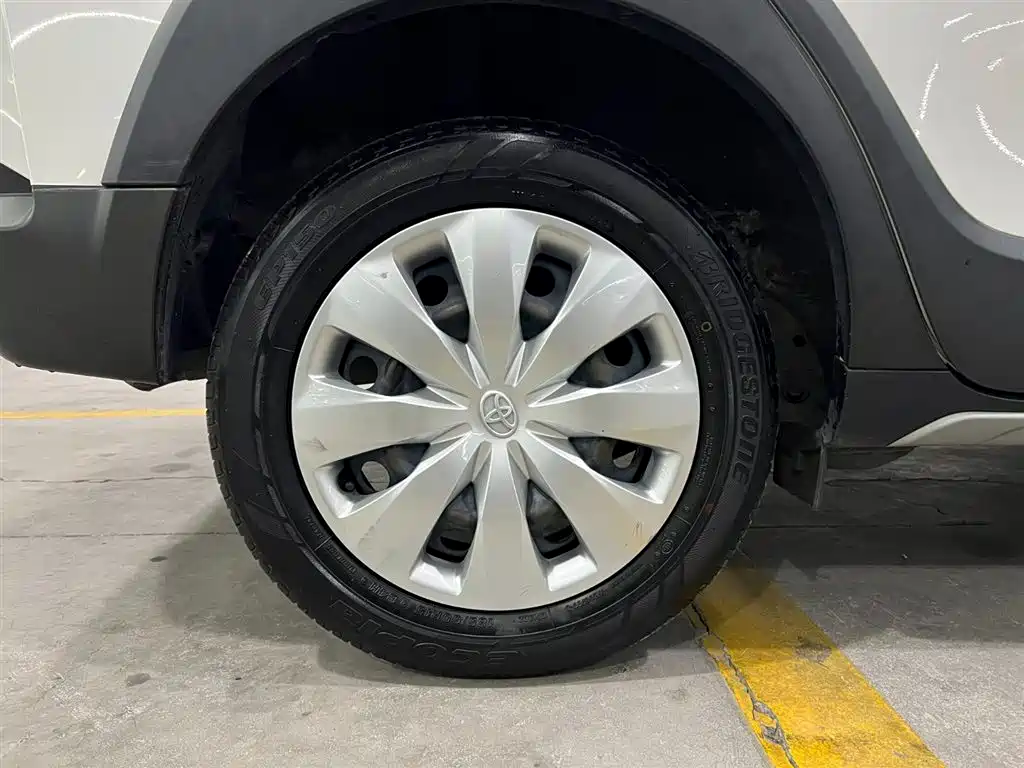 Toyota Yaris L 2022 — фото 17