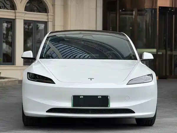 Tesla Model 3 2024