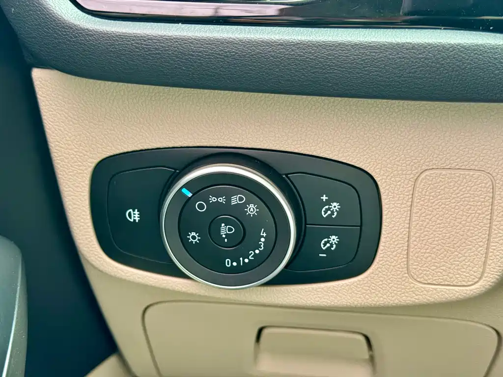 Ford Focus 2021 — фото 19