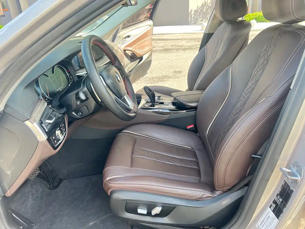 BMW 5 Series 2017 — фото 14
