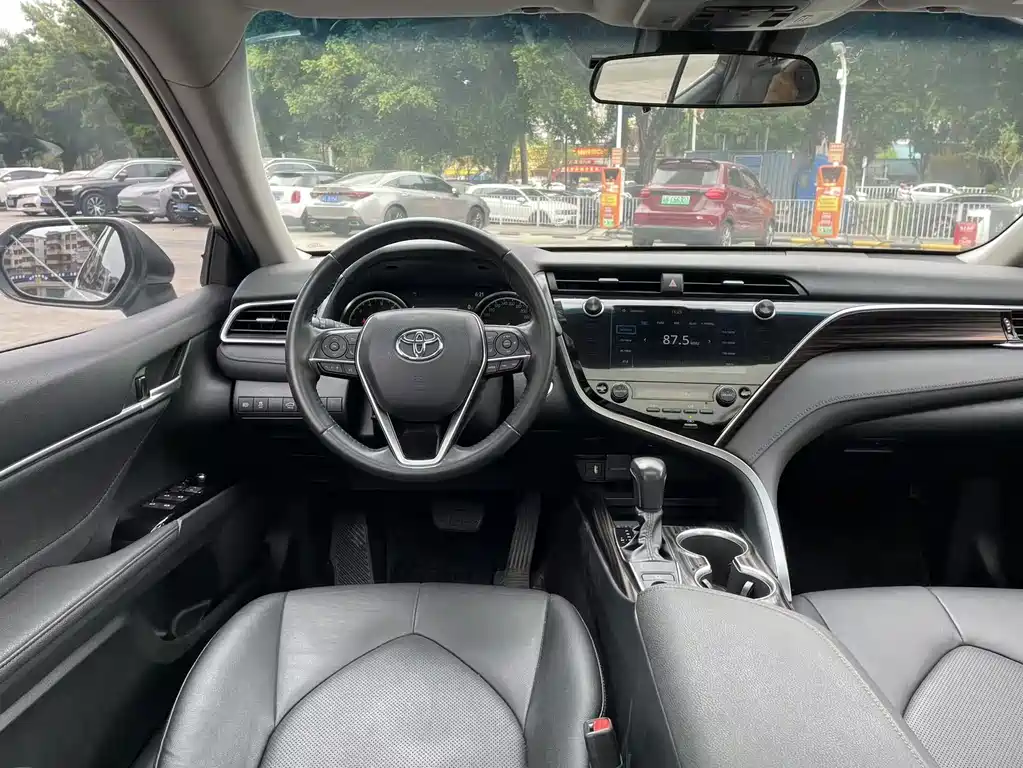Toyota Camry 2020 — фото 14