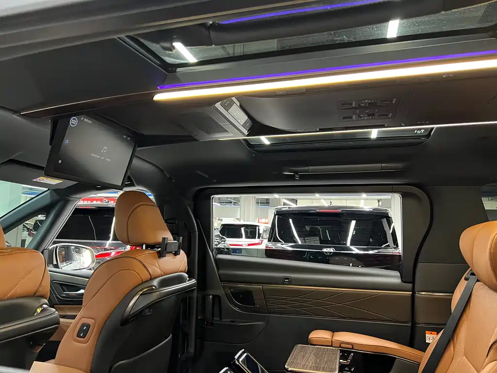 Toyota Vellfire 2024 — фото 10