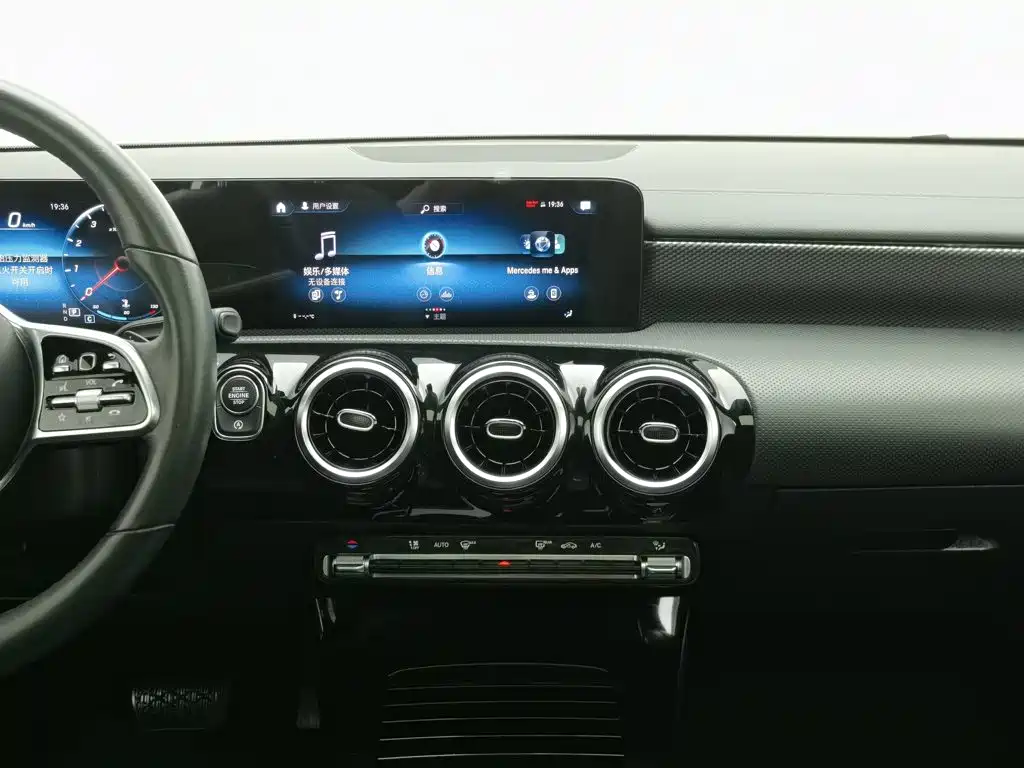 Mercedes-Benz A-Class 2020 — фото 12