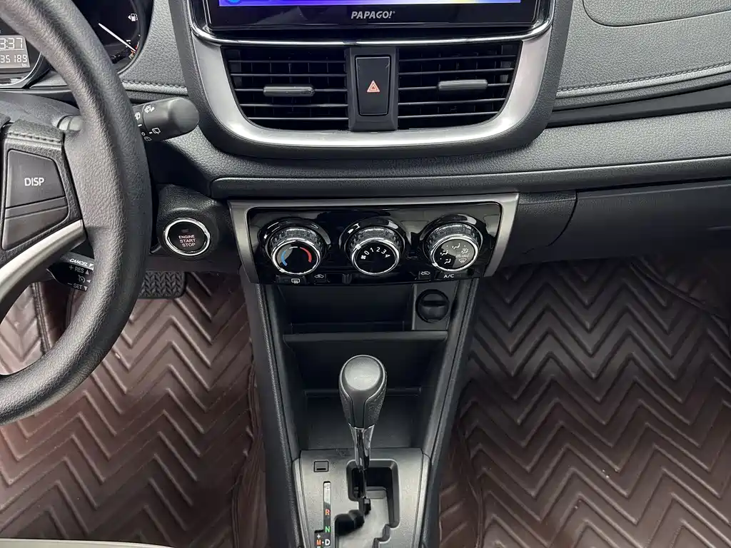 Toyota Yaris L 2022 — фото 14